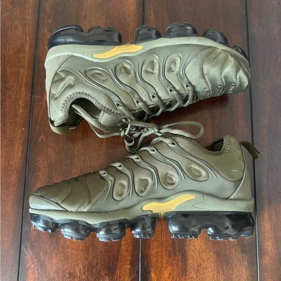 Nike Air VaporMax Plus Sneakers Menโs Moss Green 10 - Picture 7 of 11